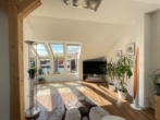 Zugang Dachbalkon - WOHNTRAUM im Dachgeschoss: 3,5-Zimmer-Maisonette-Wohnung mit zwei Balkonen & Stellplatz in Nürnberg