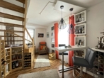 Treppenaufgang - WOHNTRAUM im Dachgeschoss: 3,5-Zimmer-Maisonette-Wohnung mit zwei Balkonen & Stellplatz in Nürnberg