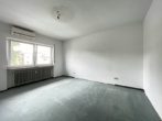Schlafzimmer - Viel Wohnraum zum fairen Preis – Schön geschnittene 3-Zimmer-Wohnung mit Potenzial & Balkon in Lauf