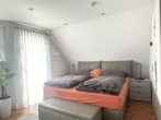 Schlafzimmer - Koffer packen, einziehen und wohlfühlen! Moderne Doppelhaushälfte in Behringersdorf zum Kauf