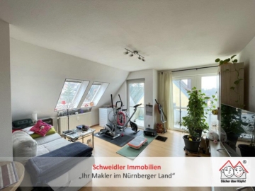 Schöner Ausblick: Sonnige 2-Zimmer-DG-Wohnung mit zwei Balkonen & Kfz-Stellplatz in Cadolzburg, 90556 Cadolzburg, Wohnung