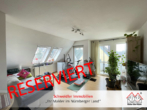 Wohnzimmer - Schöner Ausblick: Sonnige 2-Zimmer-DG-Wohnung mit zwei Balkonen & Kfz-Stellplatz in Cadolzburg