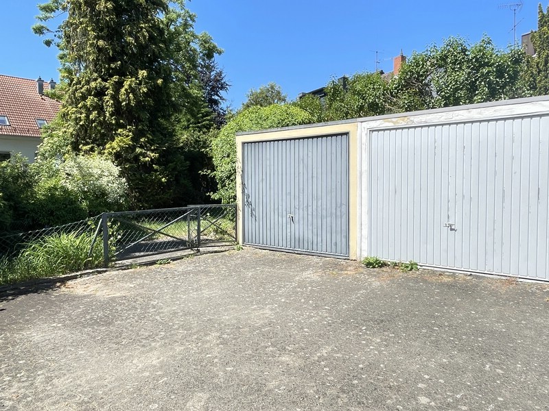 Garage mit Zugang Garten