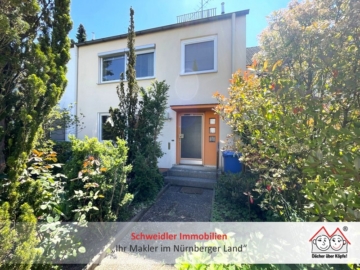 Ihr Traum mit XXL-Garten in St. Johannis!! Renovierungsbedürftiges Reihenmittelhaus mit Garage in Nürnberg, 90419 Nürnberg, Haus