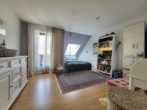 Schlafen - Die Erlanger City im Blick!!! Sonnige 3-Zimmer-DG-Wohnung mit Balkon & Einbauküche zur Miete