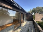 Balkon - Wohnen mit WOW-Effekt – Freistehendes Architektenhaus mit Platz, Potenzial u.v.m. in Behringersdorf