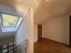 Flur im Dachgeschoss - Wohnen mit WOW-Effekt – Freistehendes Architektenhaus mit Platz, Potenzial u.v.m. in Behringersdorf