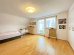Schlafzimmer mit Balkon - Familientraum am Entensee! Stilvolles Einfamilienhaus mit großem Garten und Garage