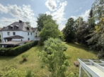 Blick auf den Garten - WOW! Helle 3-Zimmer-Wohnung mit Flair und Option auf Balkon Lauf rechts