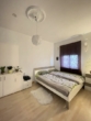 Schlafzimmer - Altbaucharme in St. Leonhard: Schöne 2-Zimmer-Balkon-Wohnung mit Einbauküche Nürnberg zur Miete