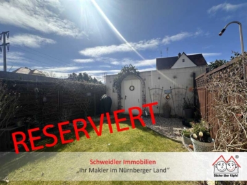 Familienparadies: Reihenmittelhaus mit genialer Raumaufteilung, Garage und STP in zentraler Lage von Lauf, 91207 Lauf, Haus
