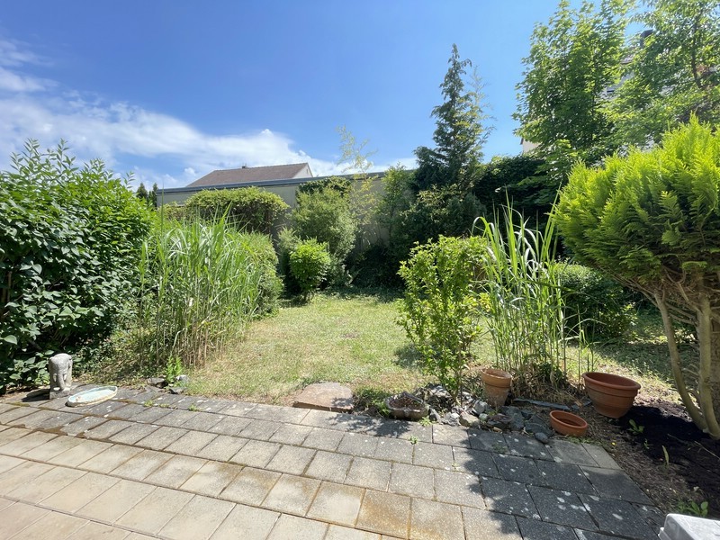 Terrasse mit Garten