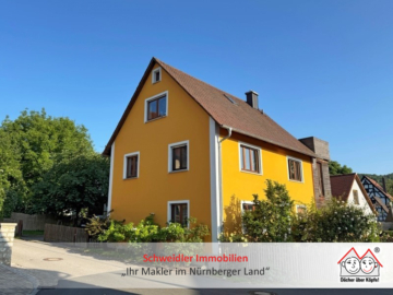 Rarität auf dem Land! Charmantes, saniertes Einfamilienhaus mit Scheune & schön angelegtem Garten bei Offenhausen, 91238 Offenhausen, Einfamilienhaus