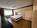 Schlafzimmer - „Dornröschenschlaf“: Großer Bungalow mit Sanierungsbedarf in ruhiger Lage von Hiltpoltstein