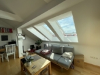 Wohnen- und Essbereich - Über den Dächern von Johannis: Schöne 2-Zimmer-DG-Wohnung mit Dachbalkon zur Miete (5. OG)