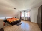Schlafzimmer - Urlaub auf Balkonien? 2-Zimmer-DG-Wohnung mit riesigem Sonnenbalkon zur Miete in Neunkirchen a. Sand!