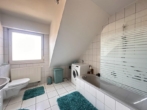 Badezimmer - Urlaub auf Balkonien? 2-Zimmer-DG-Wohnung mit riesigem Sonnenbalkon zur Miete in Neunkirchen a. Sand!