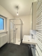 neues Tageslichtbad mit Dusche - Top sanierte 2,5-Zimmer-Wohnung mit EBK und Balkon in zentraler Lage von Röthenbach