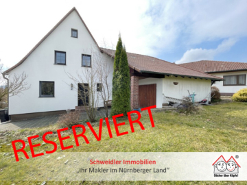 Hier stimmt der Preis! Charmantes EFH mit Garage und großem Grds. in ruhiger Lage von Simmelsdorf, 91245 Simmelsdorf, Einfamilienhaus