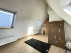 Spitzboden - Hier stimmt der Preis! Charmantes EFH mit Garage und großem Grds. in ruhiger Lage von Simmelsdorf