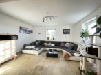 EG Wohnzimmer - Hier stimmt der Preis! Charmantes EFH mit Garage und großem Grds. in ruhiger Lage von Simmelsdorf