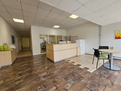 226 m² für Büro, Praxis & mehr – ebenerdige Gewerbefläche in guter Sichtlage in Behringersdorf, 90571 Schwaig / Behringersdorf, Bürofläche