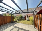Terasse / Glasüberdachtung - TOP! Schönes Young-Family-Reihenhaus mit 5 Zimmern, Dachterrasse und zwei Einzelgaragen in Feucht