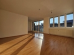Wohnen Bild 1 - Modern & hell: Top 2-Zimmer-Wohnung mit Balkon & TG-Stellplatz in Erlangen