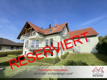 Schmuckstück am Land!!! TOP gepflegtes Familienanwesen mit ELW, 5 Balkonen & DoGa in Neunkirchen-OT, 91077 Neunkirchen, Einfamilienhaus