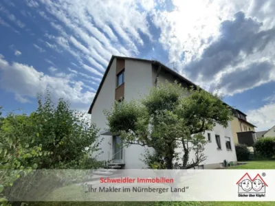 Schönes 3-Familienhaus in Veitsbronn: Gepflegte Kapitalanlage mit zwei Garagen und Gartengrundstück, 90587 Veitsbronn, Mehrfamilienhaus