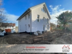 Hausansicht / Garten - „Haus-im-Haus“-NEUBAU: 4-Zimmer-Wohntraum über drei schöne Ebenen und Garten in Fürth-Vach