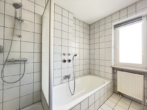 Bad - Ein Balkon wäre schon schön… Hier gibt’s gleich 2! Großzügige 3-Zimmer-Wohnung mit STP in Heuchling