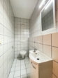 Gäste-WC - Ein Balkon wäre schon schön… Hier gibt’s gleich 2! Großzügige 3-Zimmer-Wohnung mit Stellplatz in Lauf-Heuchling