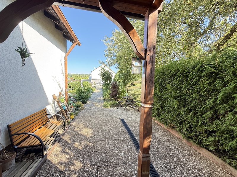 EG Hauseingang Gartensicht