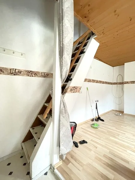 OG Treppe ins DG