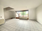 Wohnzimmer - Helle 2,5-Zimmer-Galerie-Wohnung mit Tiefgarage, Stellplatz & EBK in Rückersdorf zur Miete