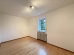 Schlafzimmer - Zentral gelegene 2,5-Zimmer-Wohnung mit Einbauküche & Balkon in Röthenbach