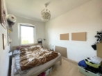 Schlafzimmer - Sanierungsbedarf: Preisgünstige 3-Zimmer-ETW zur Kapitalanlage mit zwei Balkonen in Nürnberg (4. OG)