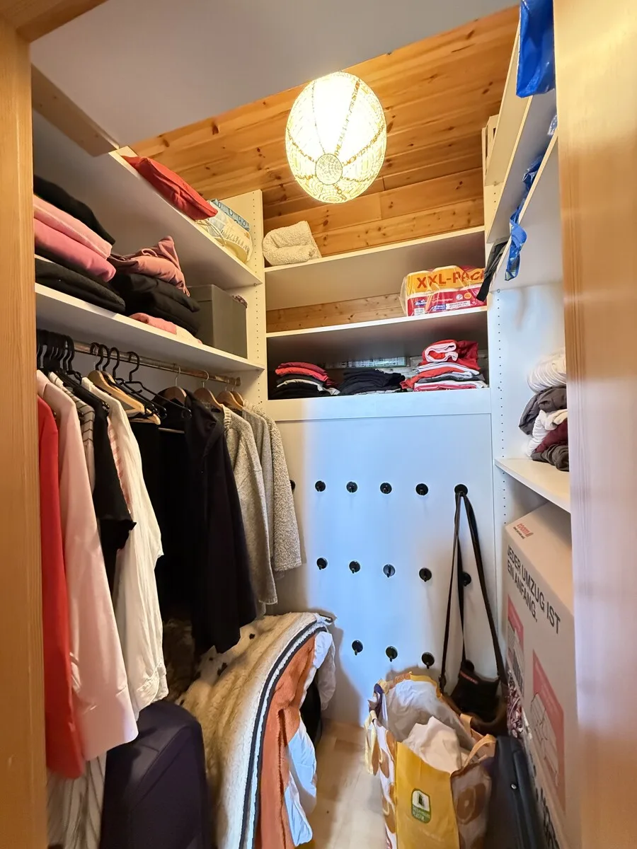 begehbahrer Kleiderschrank