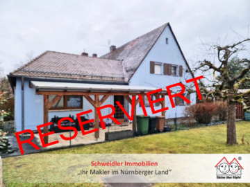 Charmante Doppelhaushälfte mit Nebengebäude & Carport in ruhiger Lage von Schwaig, 90571 Schwaig, Haus