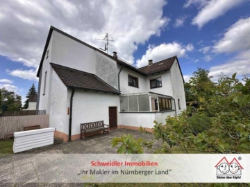 Preiswerte Doppelhaushälfte mit Anbau und Garten – bereit für neue Ideen in Röthenbach a.d.Pegnitz, 90552 Röthenbach, Haus