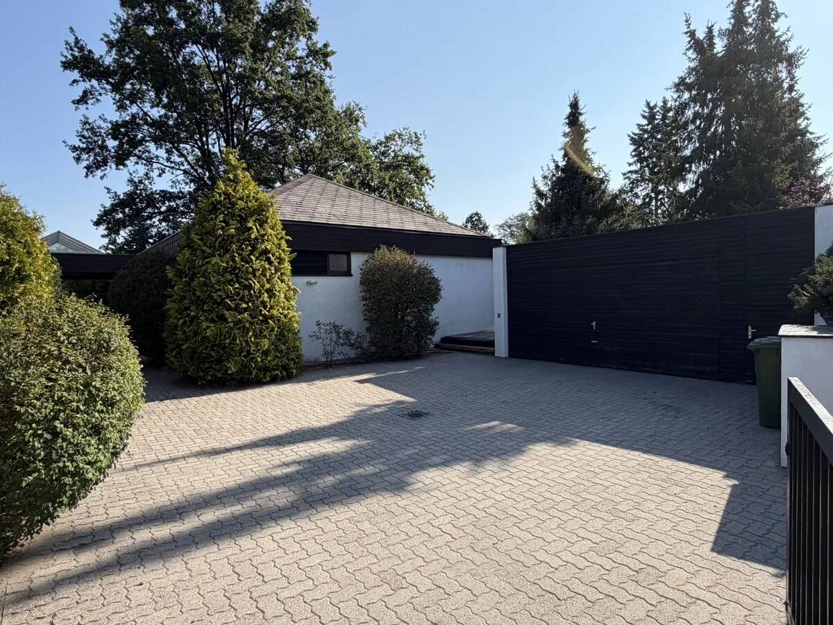 Zufahrt / Garage