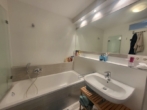 Bad - Moderne 3-Zimmer-Wohnung mit Balkon und Tiefgarage in Nürnberg-Rehof zur Miete
