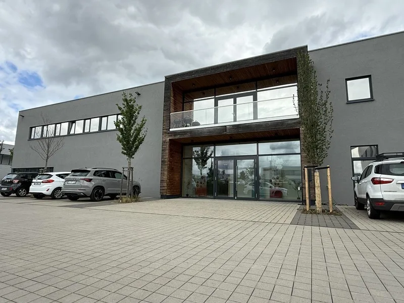 Bürogebäude / Zugangsbereihc
