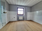 Küche - Ideal für 2-3 Personen: Renovierte 3+1-Zimmer-Wohnung mit Sonnenbalkon & Garage in Röthenbach/Peg.