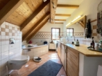 1.OG Haupthaus Bad - Ein Haus, das Geschichten erzählt – Einzigartiges Einfamilienhaus mit Einliegerwohnung in Simmelsdorfer OT