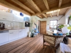 1.OG Anbau Wohnküche - Ein Haus, das Geschichten erzählt – Einzigartiges Einfamilienhaus mit Einliegerwohnung in Simmelsdorfer OT