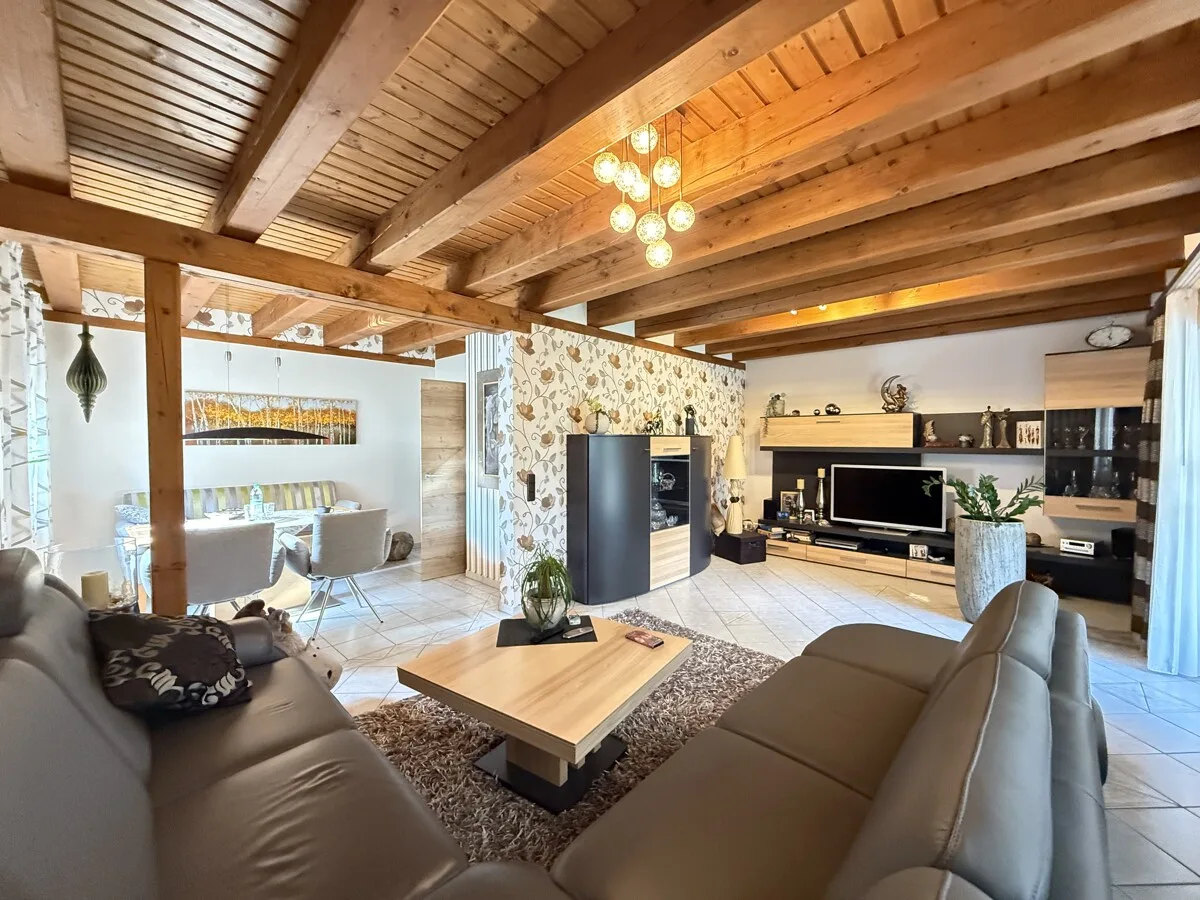 Offenes Wohn- und Esszimmer