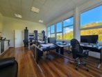 Büro 1 - Großzügig, hell & modern! Attraktive Bürofläche im 1. Obergeschoss mit bester Sichtlage in Lauf
