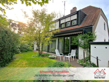 Absolute Bestlage in Behringersdorf! Repräsentatives Einfamilienhaus mit ELW und Doppelgarage, 90571 Schwaig-Behringersdorf, Haus